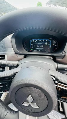 Mitsubichi Xpander Play Cross HEV 7 seat 2025 Automatic leather Top model