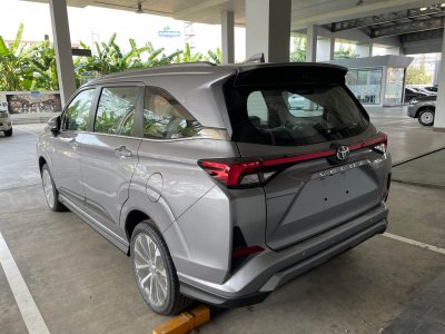 Toyota Velos Smart automatic back camera 7 seat 1,5 L 2023-2024