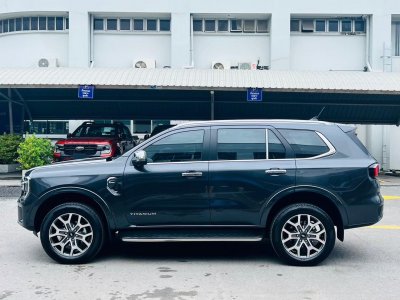 FORD EVEREST TITANIUM + 7 SEAT LEATHER SUNROOF AUTOMATIC 2025