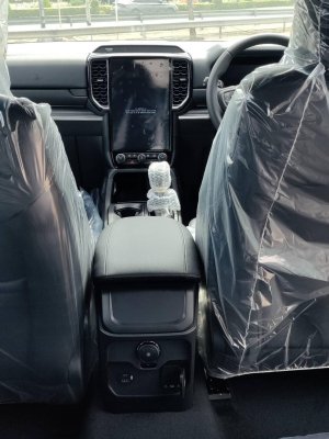 FORD EVEREST TITANIUM + 7 SEAT LEATHER SUNROOF AUTOMATIC 2025