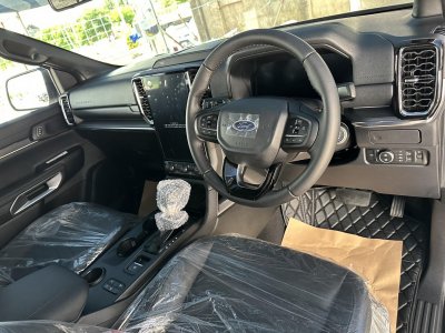FORD EVEREST TITANIUM + 7 SEAT LEATHER SUNROOF AUTOMATIC 2025