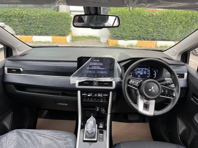 Mitsubichi Xpander Play Cross HEV 7 seat 2025 Automatic leather Top model