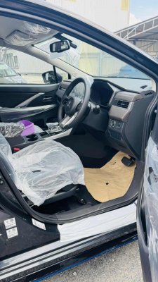 Mitsubichi Xpander Play Cross HEV 7 seat 2025 Automatic leather Top model