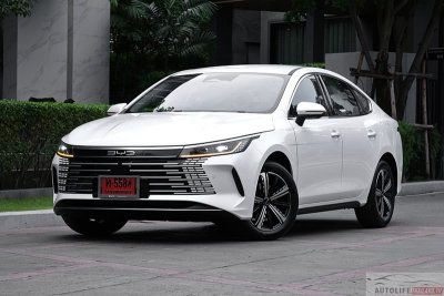 BYD SEAL 5 DM-i super hybrid PHEV 2026 automatic back camera screen
