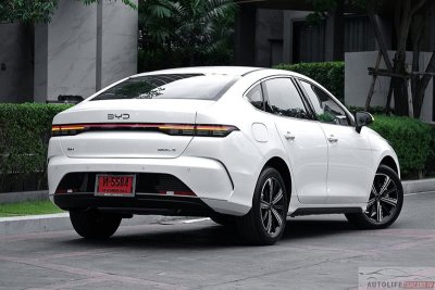 BYD SEAL 5 DM-i super hybrid PHEV 2026 automatic back camera screen