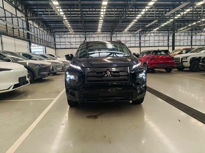 Mitsubichi Xpander Play Cross HEV 7 seat 2025 Automatic leather Top model