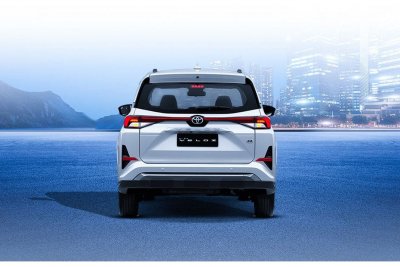 Toyota Velos Smart automatic back camera 7 seat 1,5 L 2023-2024